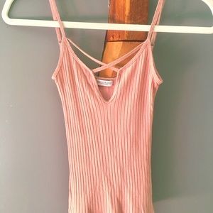 🌻Super unique cross front top